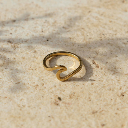 18k vergoldeter Wellen Ring – für Meerliebhaber | Wild Tides