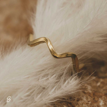 14k vergoldeter Wasserfest Wellen Flow Ring – für Meerliebhaber | Wild Tides
