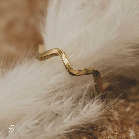 14k vergoldeter Wasserfest Wellen Flow Ring – für Meerliebhaber | Wild Tides