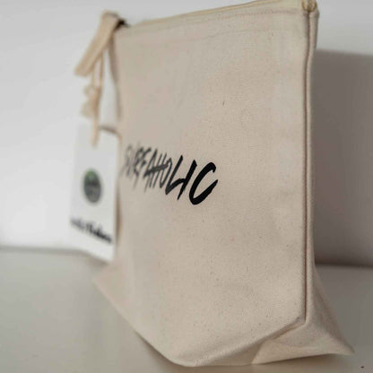 Seitenansicht der Pouch mit Reißverschluss und Wild Tides 