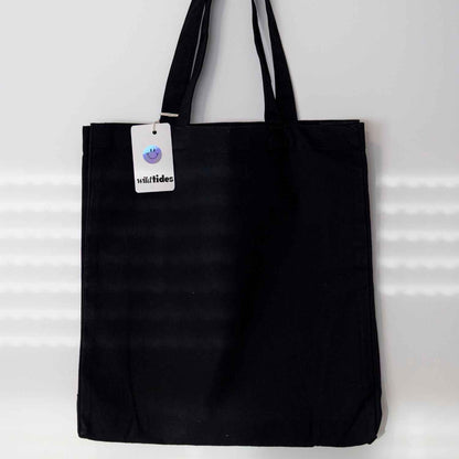 Rückseite der Baumwolltasche mit schwarzem Stoff und Etikett