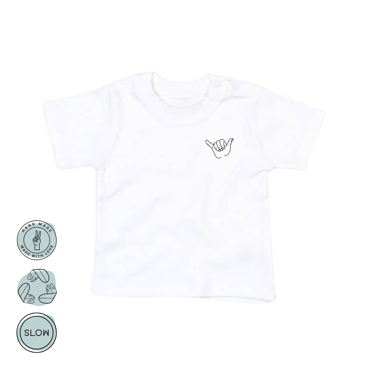 Vorderseite des Babyshirts mit Shaka-Hand-Symbol in Schwarz